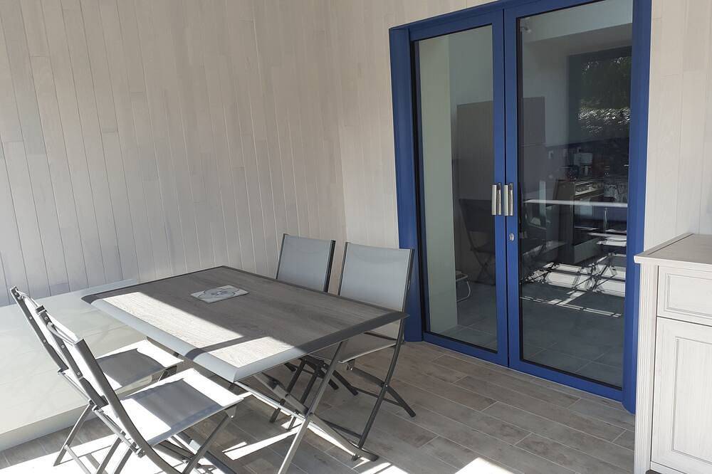 Pequeña casa, 300 m de playa, capacidad para 4 personas, piscina en la residencia in Saint-Michel-Chef-Chef, Côte de Jade