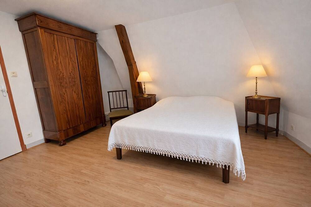 Entire apartment, Le Haut Perché, charming gîte in the castle of Saint Gervais in Saint-Gervais-la-Forêt, Blois region