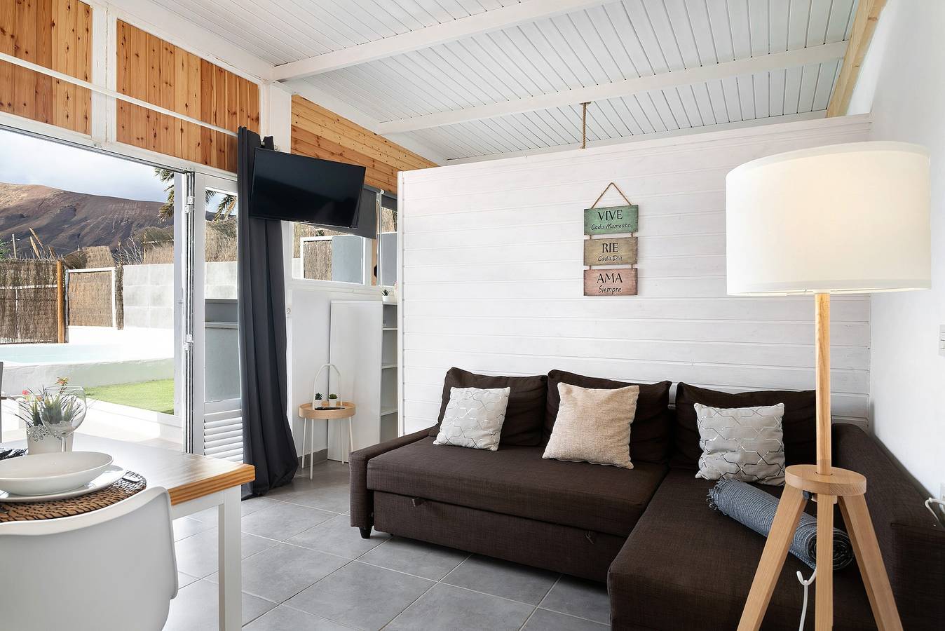 Estudio entero, Estudio de vacaciones 'Suite Amanecer' con piscina privada, terraza privada y Wi-Fi in Mácher, Tías
