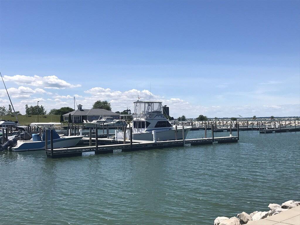 Ganze Wohnung, Ansichten von Cedar Point! Nur wenige Schritte von Put-in-Bay Ferry und Sandusky Marina entfernt in Sandusky, Eriesee