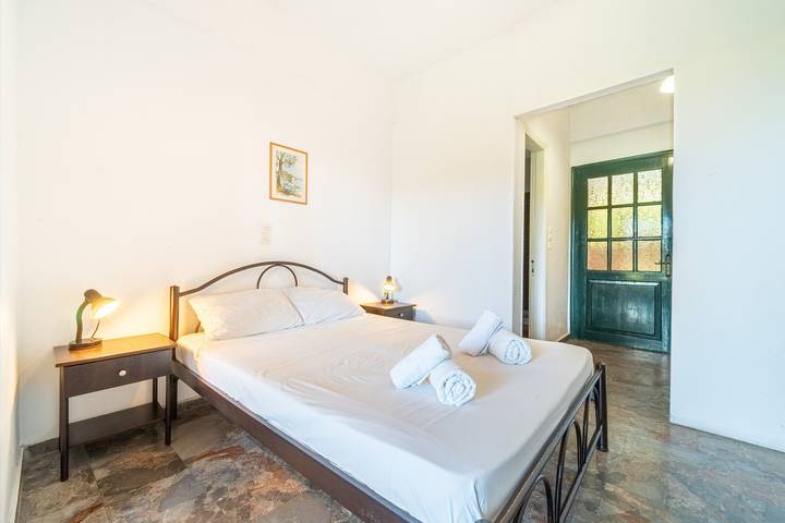 Hel studio-lejlighed, Studio "Arianna Studio Ground Floor 3" with Sea View, Shared Pool & Wi-Fi in Paleokastritsa, Korfu