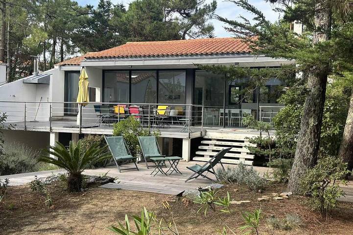 Location de vacances pour 10 personnes, avec jardin dans Office De Tourisme De La Tranche Sur Mer
