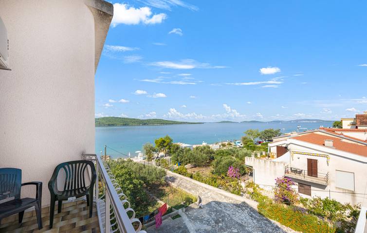 Ferienwohnung für 4 Personen, mit Terrasse in Sibenik - 2