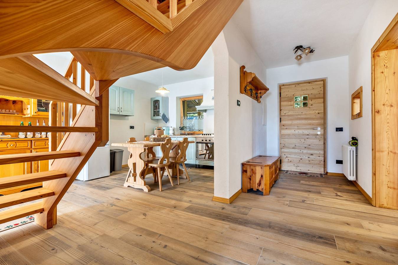 Chalet 'Baita Cisina' con vista sulle montagne, terrazza privata e Wi-Fi in Villa Rendena, Porte di Rendena