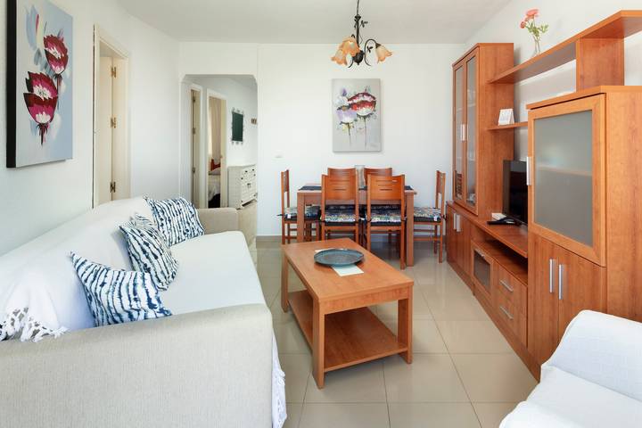 Ganze Wohnung, Ferienwohnung 'M - 1' mit Gemeinschaftspool, Privatterrasse und WLAN in Torrox Costa, Torrox