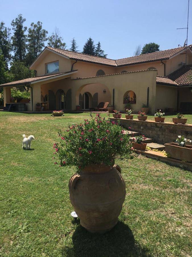 Casa vacanza per 16 persone, con Balcone e Terrazza nonché Giardino e Piscina a Campagnano di Roma