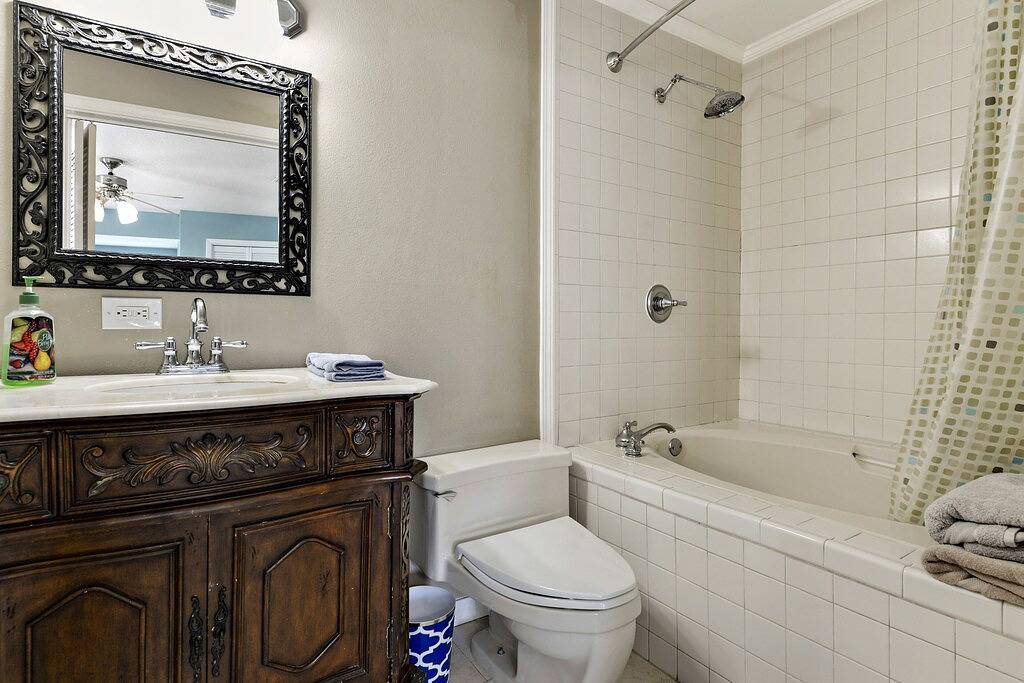 4 Schlafzimmer, 3 Bäder, großer Pool, auf einer Halbinsel die Straße runter von Casinos in Mississippi Gulf Coast