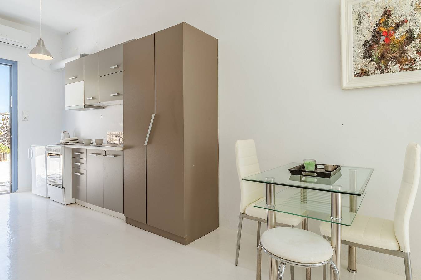 Ganze Wohnung, Ferienwohnung 'Lefkopetra' mit gemeinsamer Terrasse, Wi-Fi und Klimaanlage in Tínos