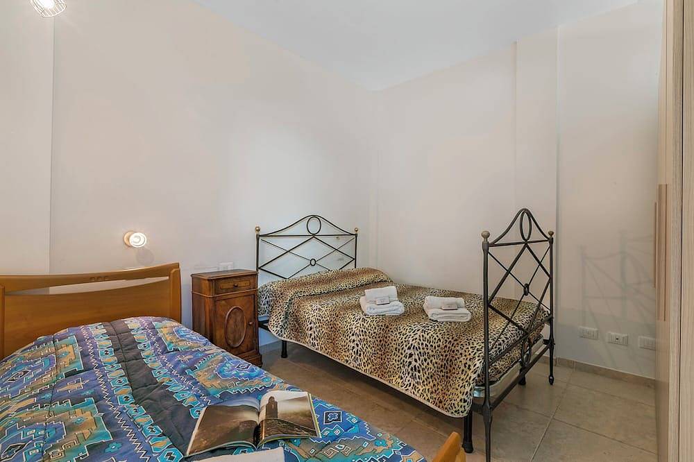 Entire apartment, Casa Elisa - Sea Front, Ceriale, Italy in Ceriale, Riviera di Ponente