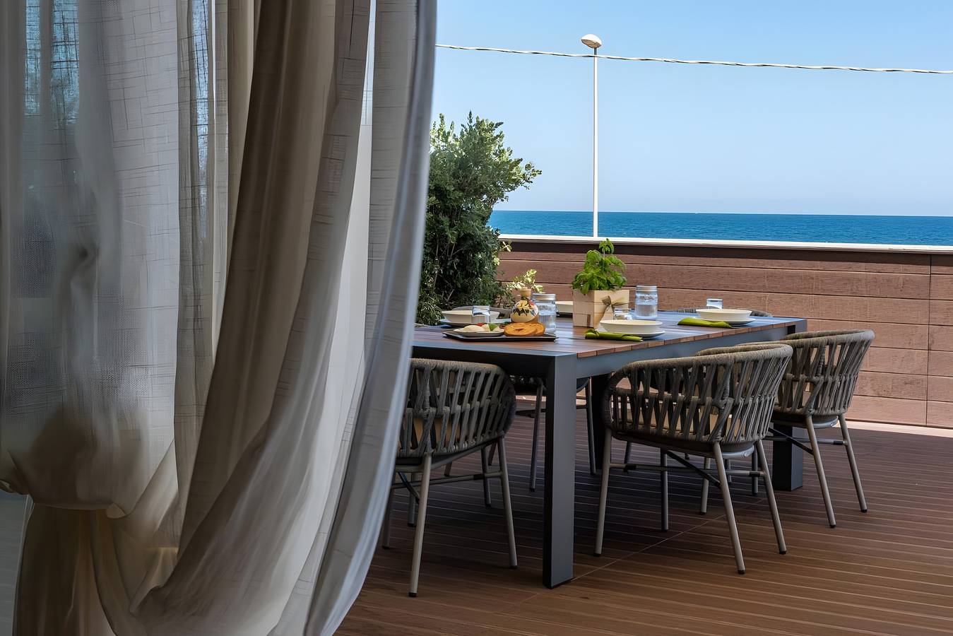 Entire apartment, 'Luxury Terrazza' Apartment with Sea View, Wi-Fi, and Air Conditioning in Torre Quetta, Bari