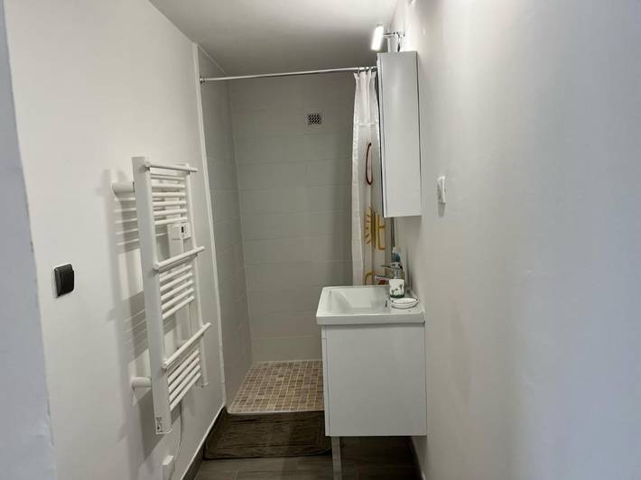 Gîte pour 2 personnes, avec vue et terrasse ainsi que piscine et jardin à Ginasservis - 2