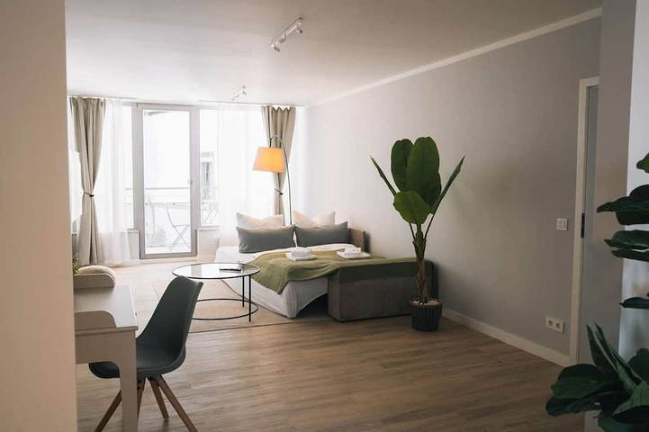 Ganze Wohnung, Rr | Beautiful Apartment 80m² | Lift | WIFI in Halle, Saale-Unstrut
