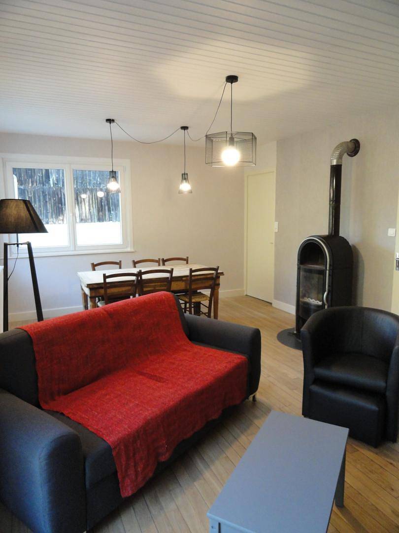 Gîte pour 6 personnes avec balcon in Laval-le-Prieuré, Jura Francais