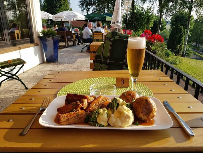 Hotel für 4 Personen, mit Terrasse und Garten sowie Ausblick in Nieheim - 3