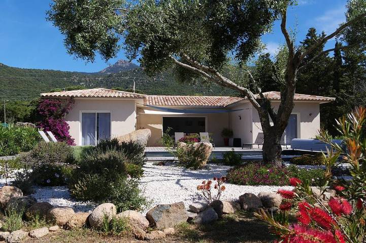 Villa pour 6 personnes, avec terrasse et jardin à Figari