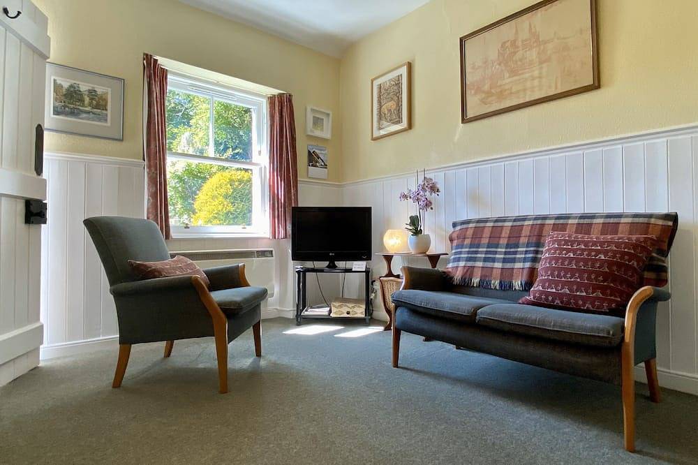 Situated in a Quiet Location With Off-street Parking. Ideal for Couples in Pitlochry, Cairngorms National Park