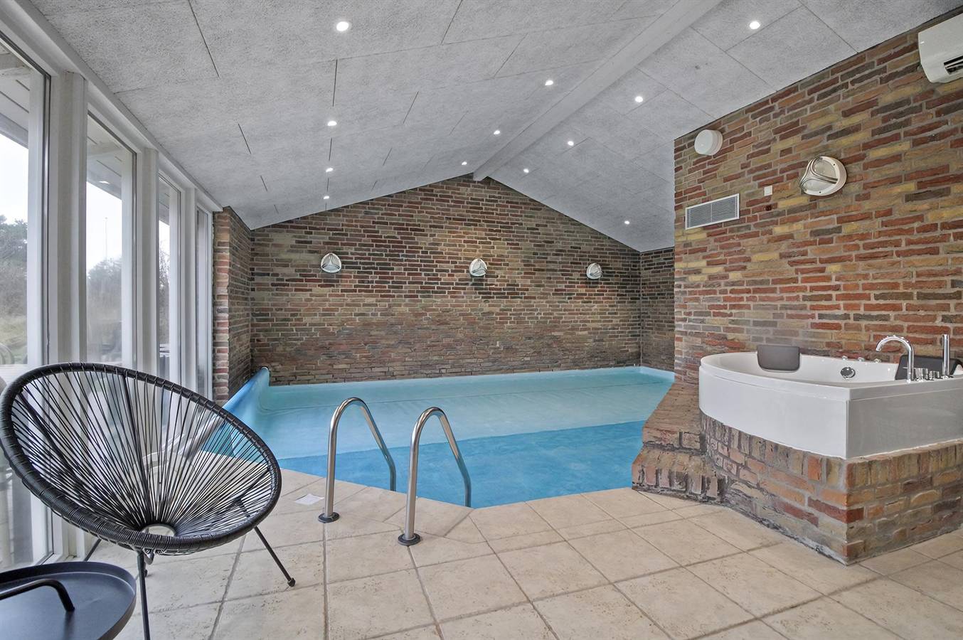 Beautiful home in Ringkøbing w/ 5 Bedrooms, Sauna and Wifi in Søndervig, Holmsland Klit