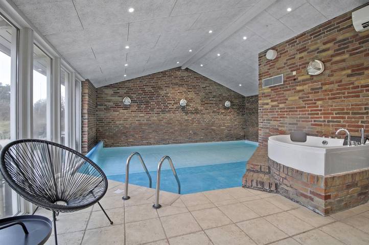 Beautiful home in Ringkøbing w/ 5 Bedrooms, Sauna and WiFi in Søndervig, Holmsland Klit