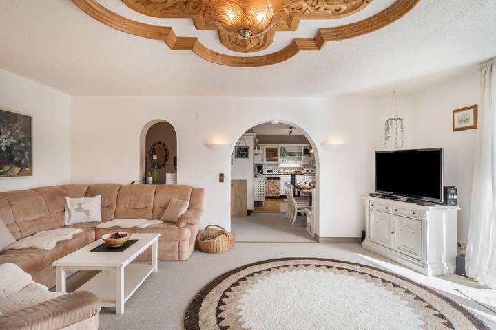 Appartement entier, Appartement de vacances "Haus Sonnenhang Wohnung 1" avec vue sur les montagnes, balcons et Wi-Fi. in Stiefenhofen, Souabe (Bavière)