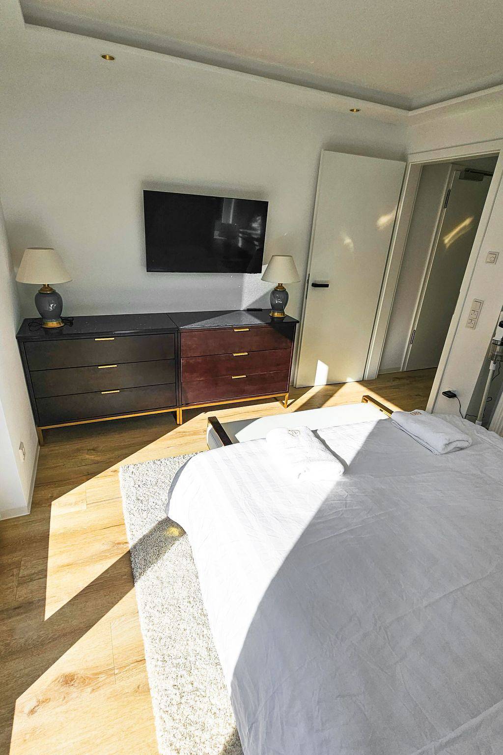Entire apartment, Cozy 1-Bedroom Apartment Near Munich Fürstenried with Terrace & Internet in Munich Sendling, Munich
