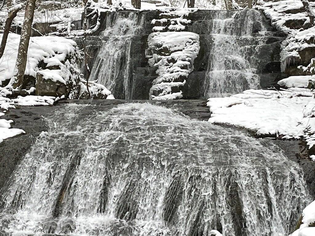 8 Schlafzimmer w / Onsite Wasserfälle, mehrere Decks, Bbq, Whirlpool, Feuerstelle und vieles mehr! in Seneca Rocks