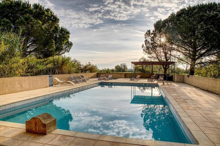Maison de vacances pour 4 personnes, avec vue et jardin ainsi que bassin pour enfant et piscine