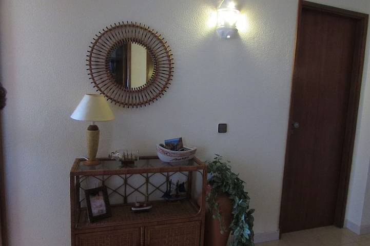 Ganze Wohnung, Algarve T2 Apartment, Veranden, Pool und Zugang zu 2 Stränden, Einfamilienhaus in Alporchinhos (Atlantikküste), Porches