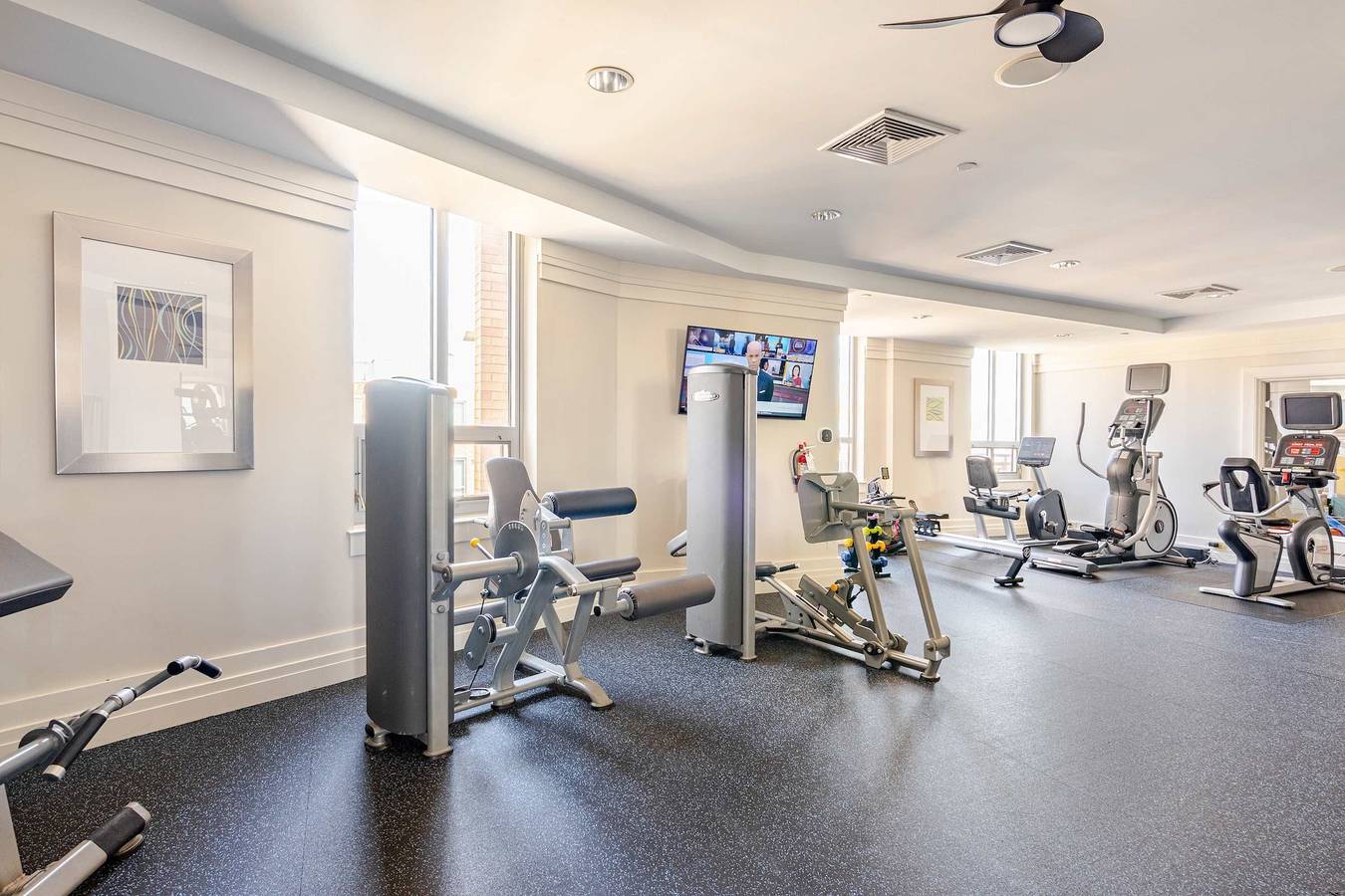 Ganze Wohnung, Downtown Silver Spring Walkable Metro Skyline Balcony Corner Suite | Luxe Pad in Silver Spring, Maryland