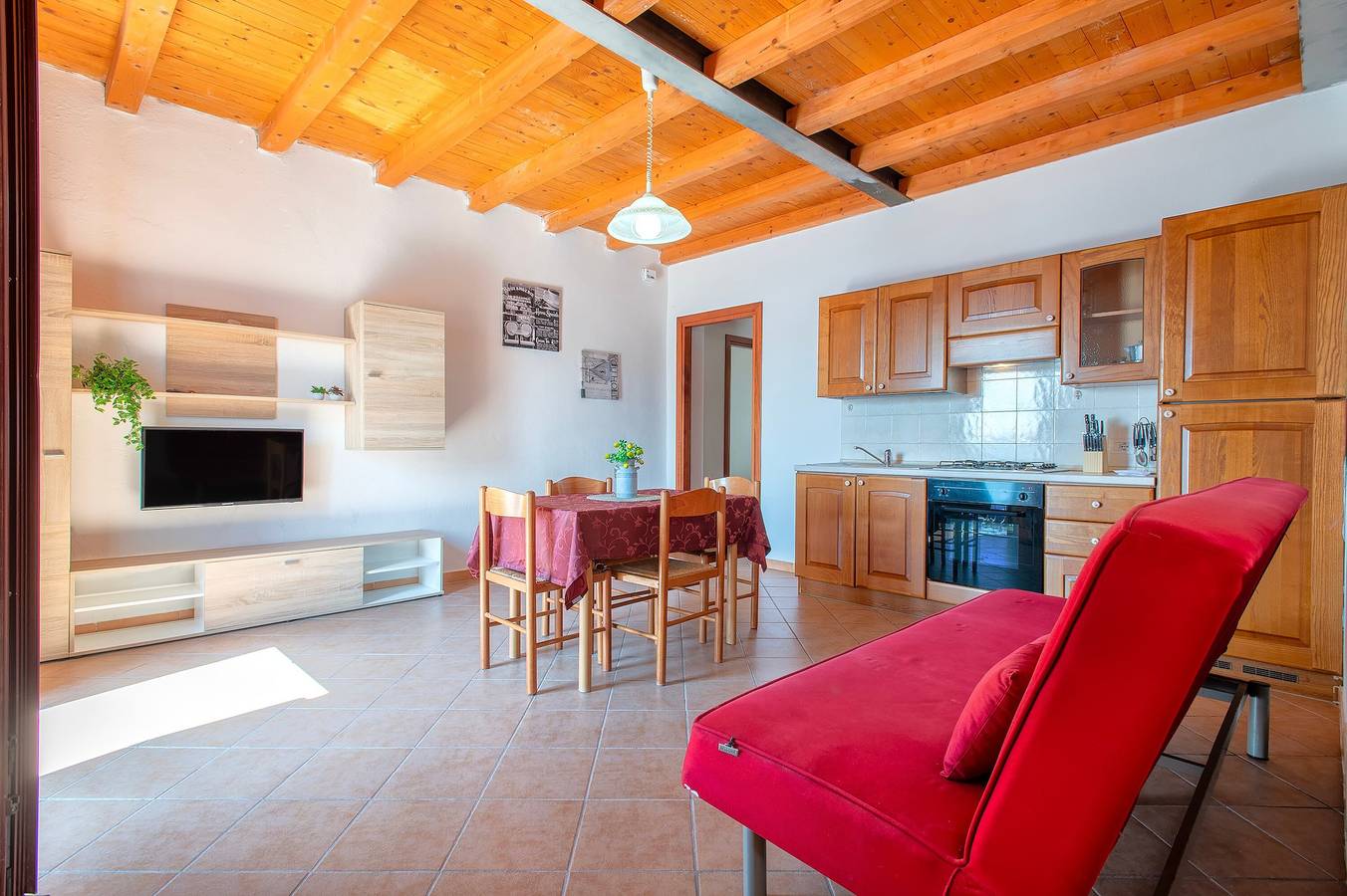 Ganze Wohnung, Apartment 'Vista Porto' mit gemeinsamer Terrasse, Wlan und Klimaanlage in Trinità d'Agultu e Vignola und Umgebung, Olbia-Tempio