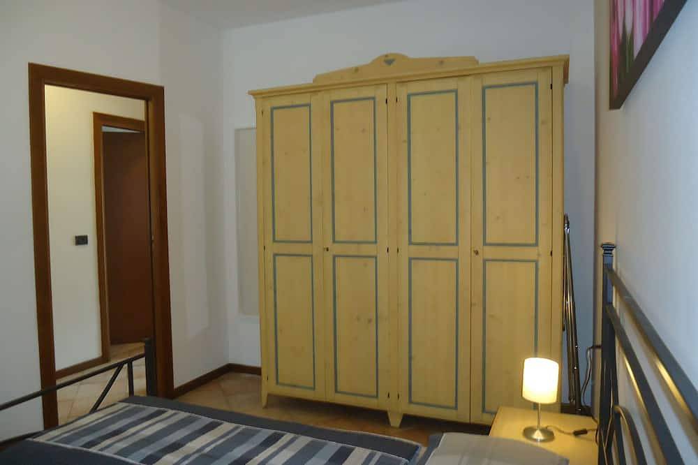 Geheel appartement, Voor 3-4 personen, slechts 200m van het meer / strand, met tuin, grill in Idro, Garda Bergen
