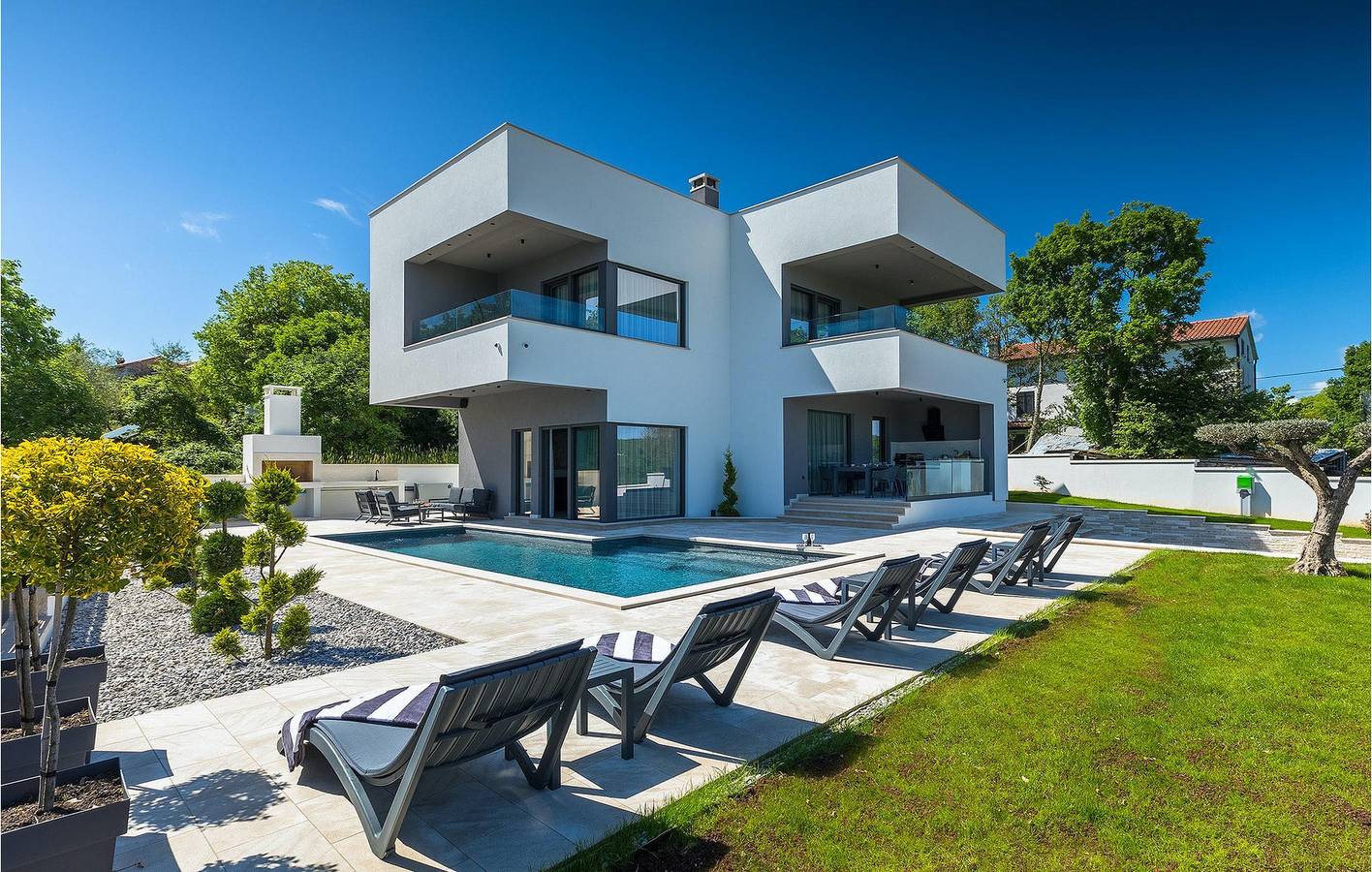 2 km vom Meer entfernt: Modernes Apartment mit Pool und Annehmlichkeiten in Marčana, Südküste Istrien