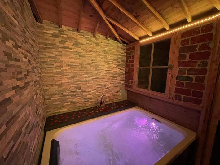 Location de vacances pour 2 personnes, avec terrasse et jacuzzi à Amiens