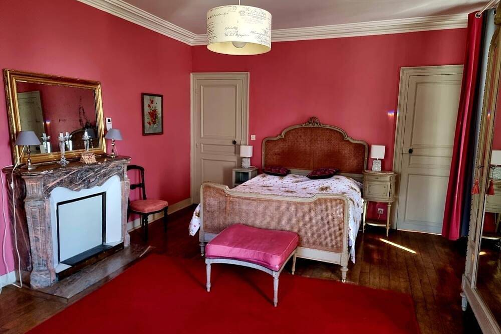 Château au cœur du Perche avec grand parc arboré à 4km de Mortagne-au-Perche in Courgeoût, Orne