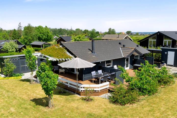 Ferienhaus für 4 Personen, mit Terrasse und Garten in Tårup