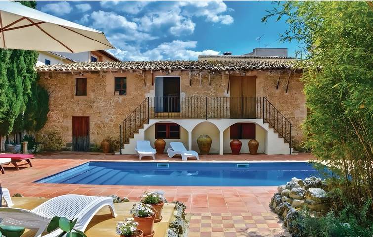 Room 'Suite Garden 2' with Shared Pool, Wi-Fi and Air Conditioning in Alaró, Centrala Mallorca