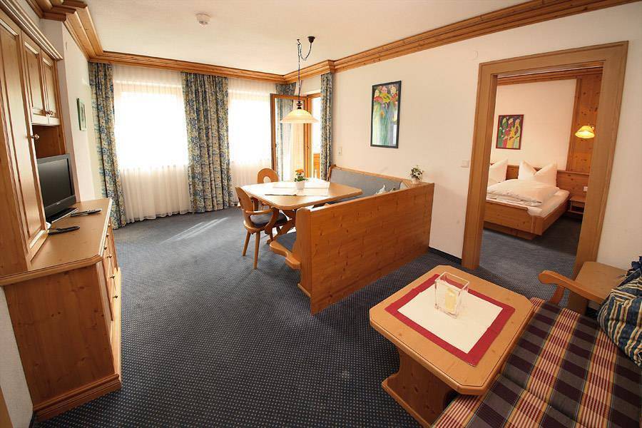 Entire holiday apartment, Ap/comb.living-bedr./2 bedr./shower, wc in Tux Alps, Fügen