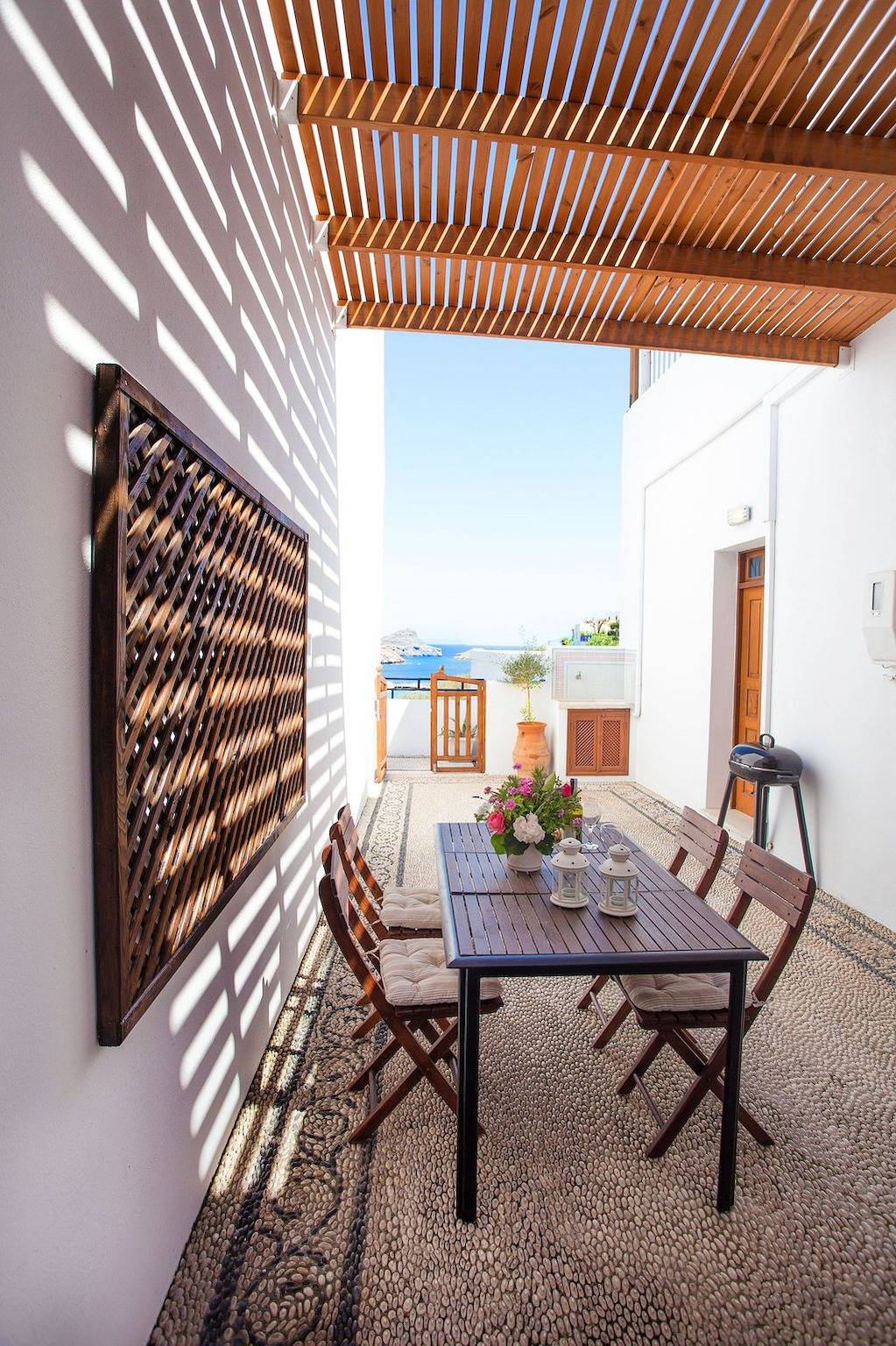 Villa Thalassa Suites 3 | Modern comfort | Traditional Greek charm | Private courtyards | Steps from Lindos square & beach in Lindos, Rhodos
