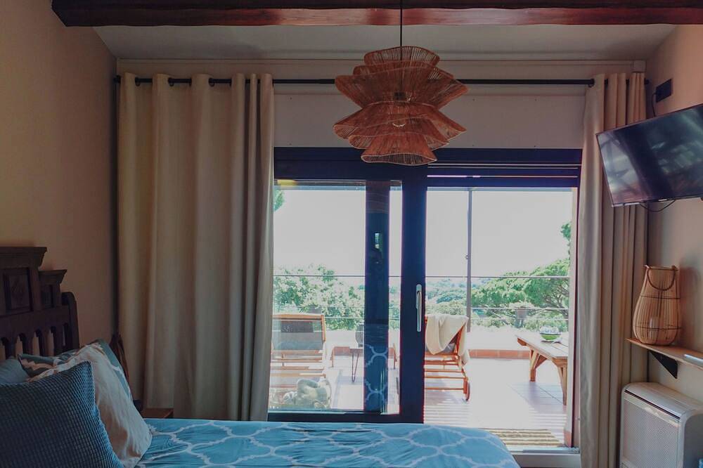 Geheel appartement, Mediterranean Sea-view Loft on Estate near Barcelona - pool & wellness in Supermaresme, Sant Andreu de Llavaneres