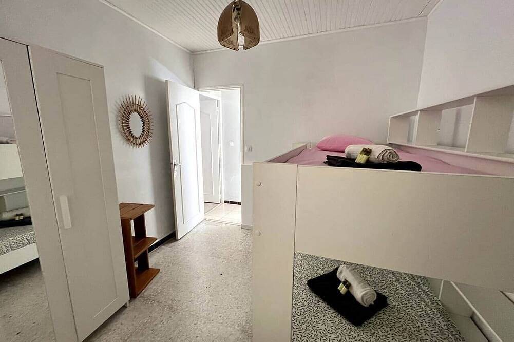 Appartement entier, Entre terre et mer, T3 face à la mer in La Madrague, Hyeres