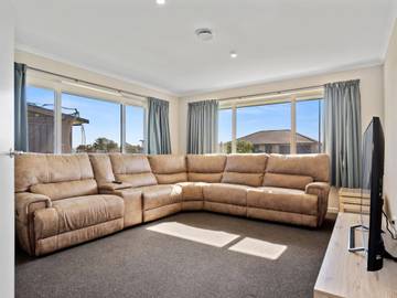 Holiday Home for 10 People in Bay of Plenty, New Zealand, Photo 1