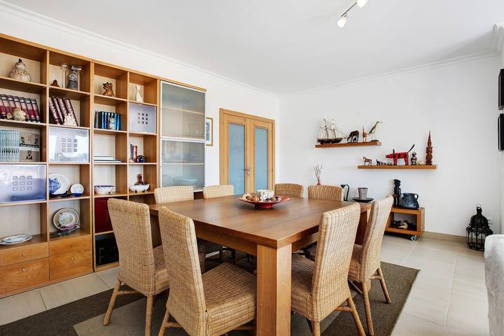 "Villa Carrapateira" con vista sulle montagne, Wi-Fi, giardino e terrazza; Pet-Friendly in Bordeira, Parco naturale del sud-ovest dell'Alentejo e della Costa Vicentina