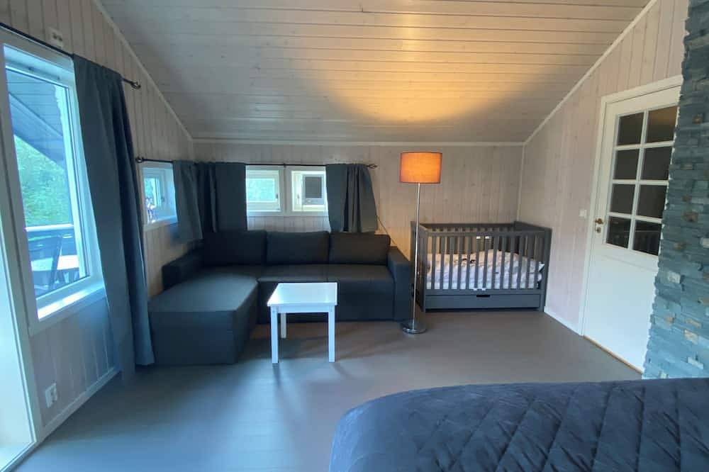 Aurora Paradise house with, Wifi, Ac, 98 inch Tv and private playground in Narvik