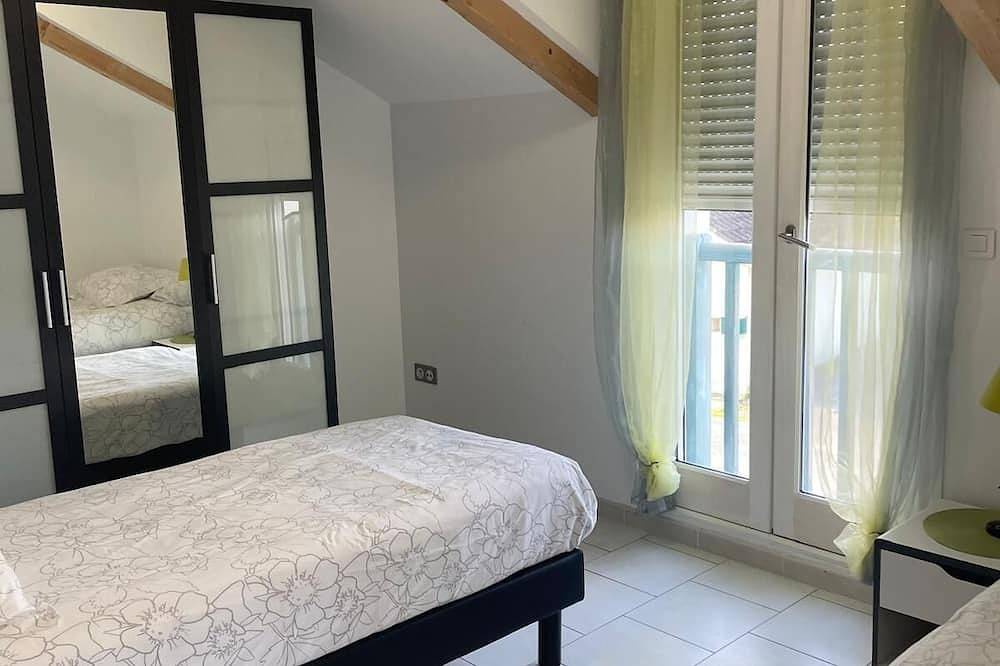 Entire apartment, Bright, well-equipped T3 near downtown with balcony in Salies-de-Béarn, Béarn