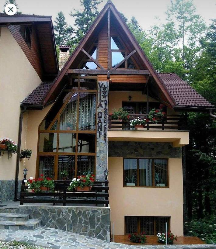 Gîte pour 8 personnes, avec vue et jardin à Sinaia