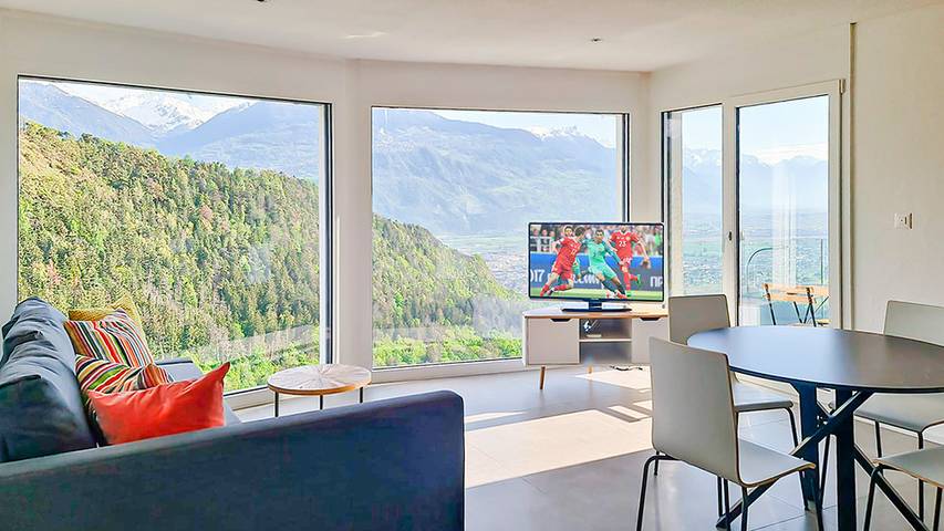 Ferienwohnung für 3 Personen, mit Balkon und Whirlpool sowie Sauna im Wallis