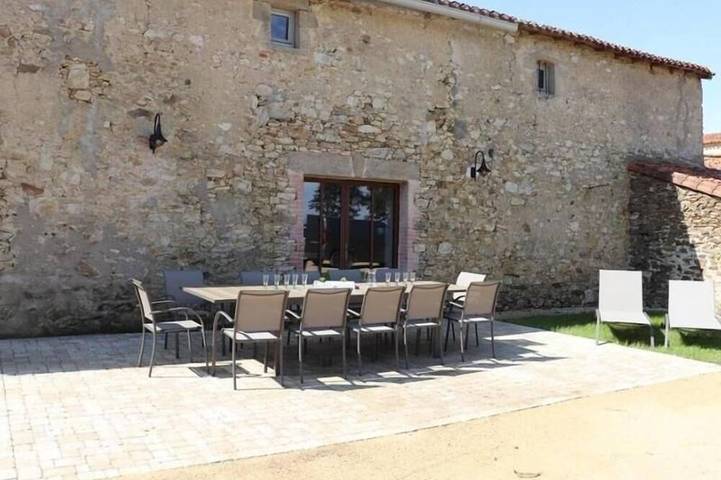 Gîte pour 10 personnes, avec Terrasse et Piscine à Les Herbiers