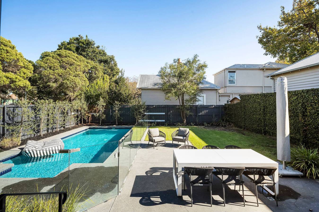 Brighton Designer Retreat – Walk to Beach & Cafes in Brighton (Melbourne), Melbourne