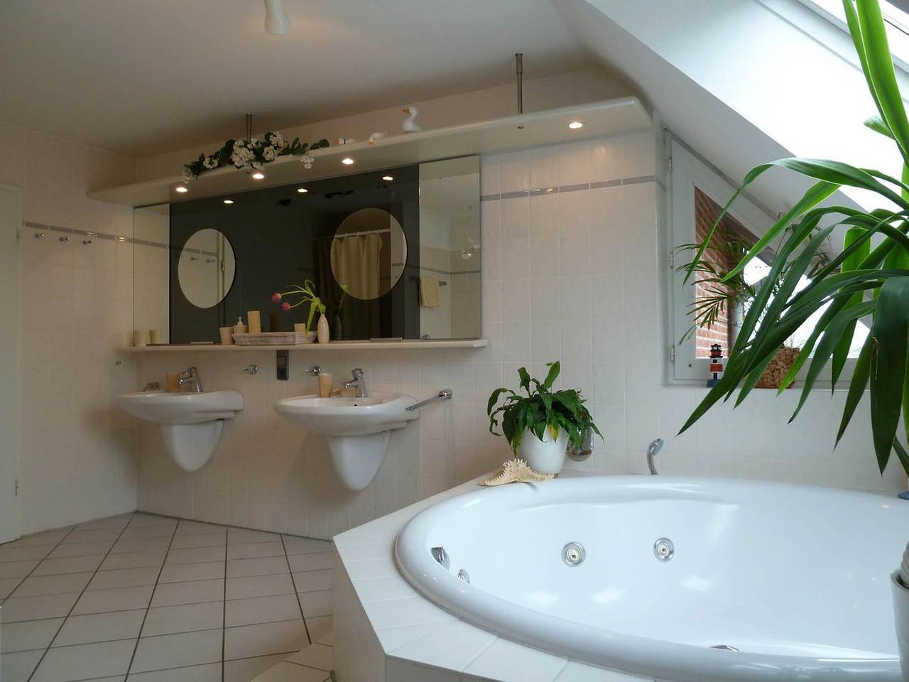 Ganze Wohnung, Komfortable Ferienwohnung mit Balkon, Whirlpool und Gartenblick in Dänschendorf in Westfehmarn, Fehmarn