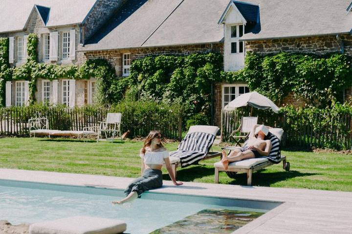 Location de vacances pour 2 personnes, avec Terrasse et Jardin ainsi que Piscine et Vue à Saint-Pierre-Langers
