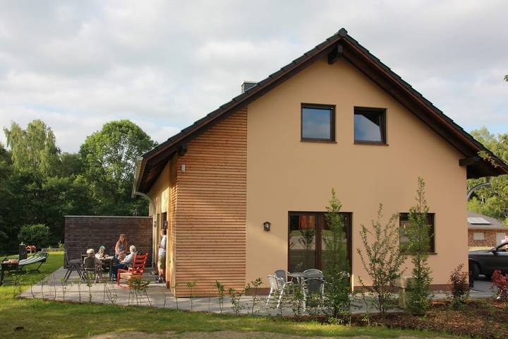 Ferienhaus für 6 Personen, mit Terrasse und Garten sowie Sauna und Seeblick in Lenz